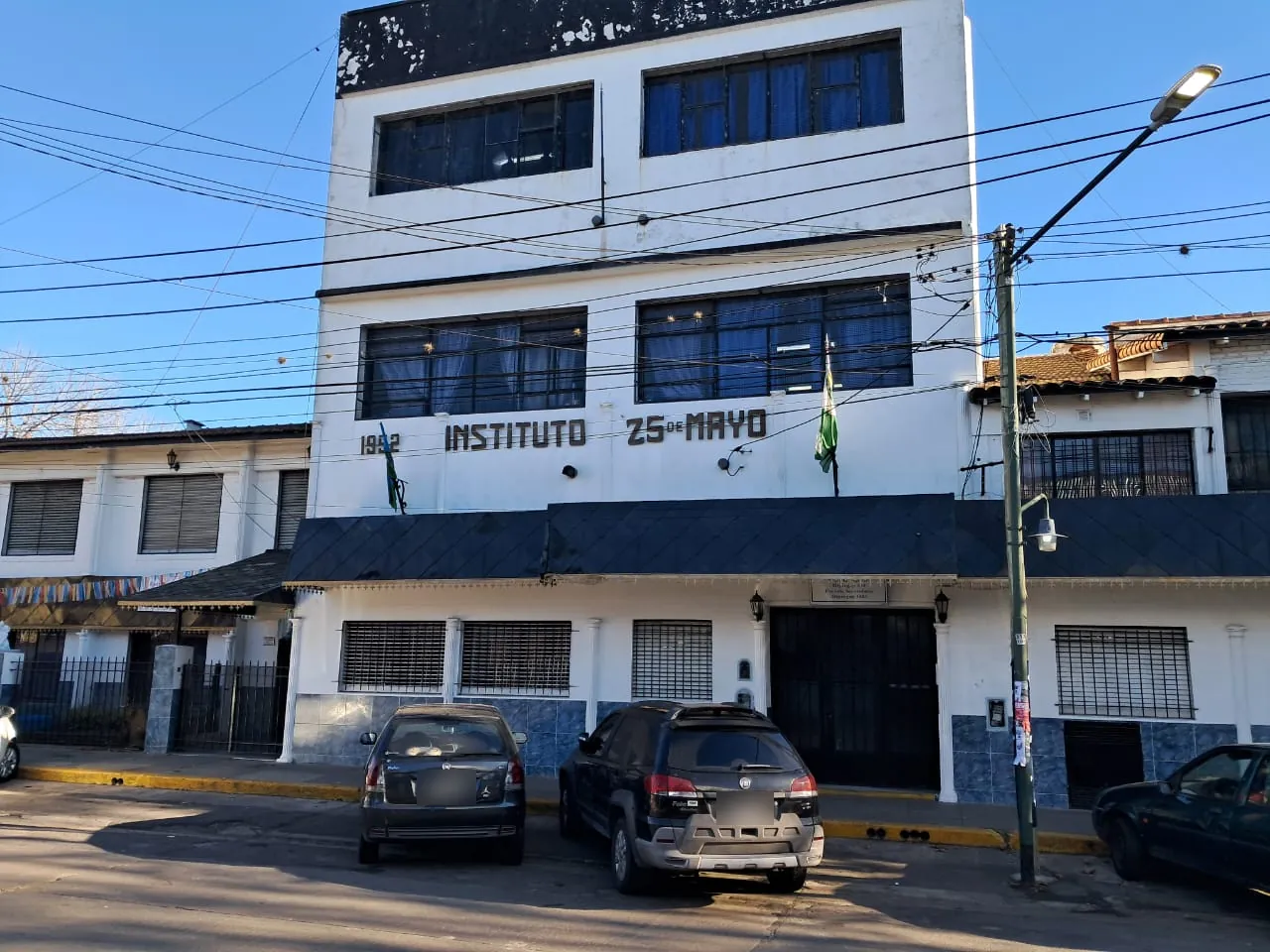 Frente del Instituto 25 de Mayo en Boulogne