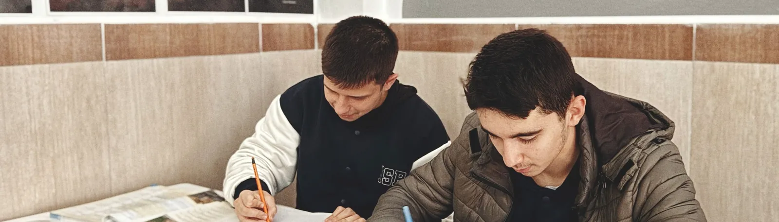 Estudiantes de Nivel Secundario del Instituto 25 de Mayo
