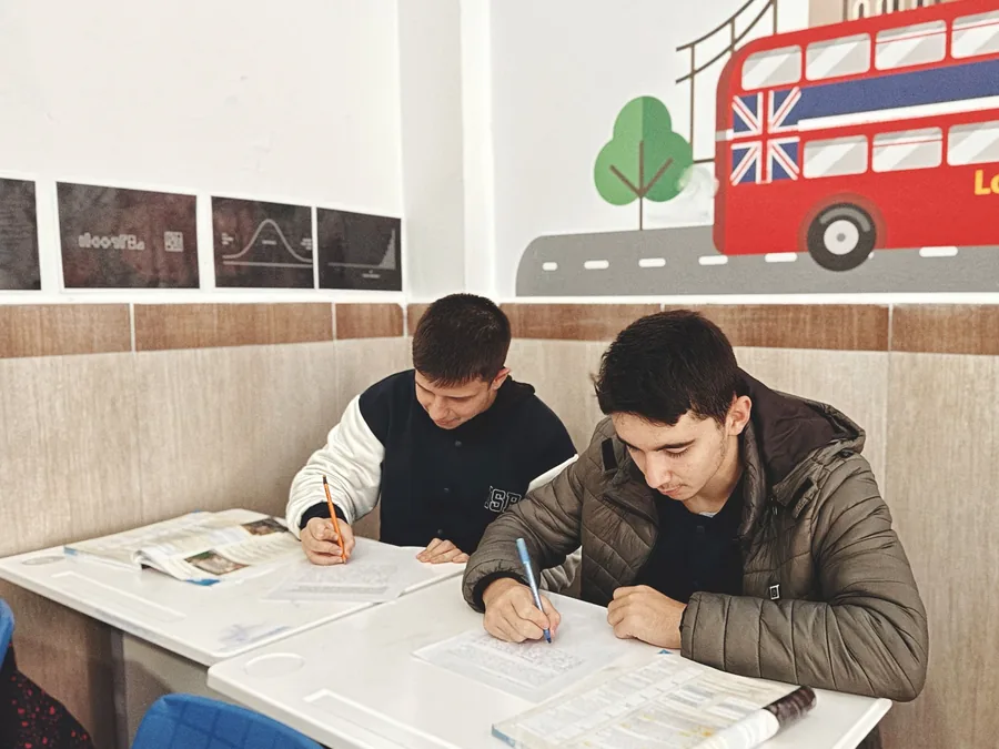 Estudiantes de Nivel Secundario en el aula